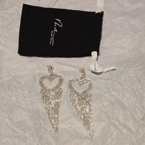 Elegant Silver Heart Tassel Earrings - Picture 3 of 3